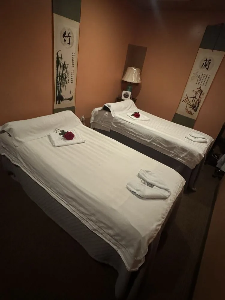 Couples massage room with twin beds